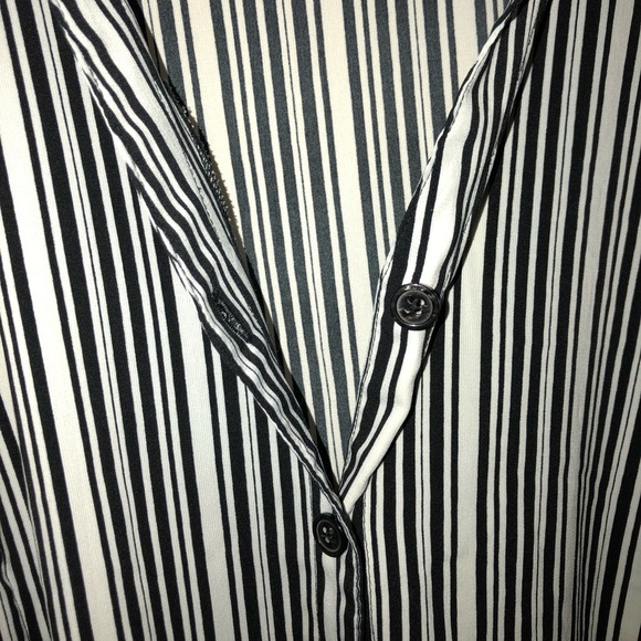 Button-up - Picture 5 of 6